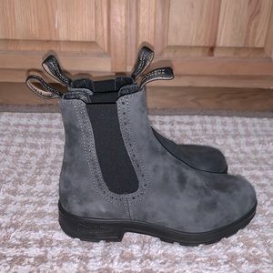 BRAND NEW blundstones high top rustic black